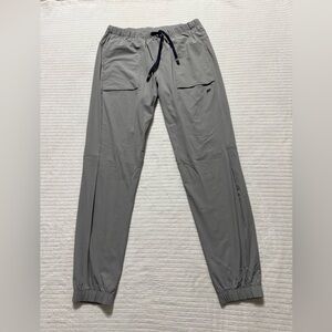 Fabletics Men's Cargo Pants in Light Gray